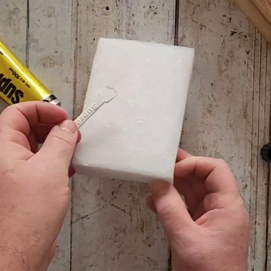 Aplicar pegamento Suprabond Transparente en la esponja